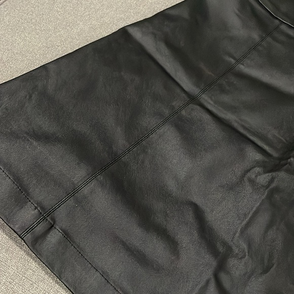 MAURICES Black Coated Faux Leather Mini Skirt Size 6 - Picture 12 of 12